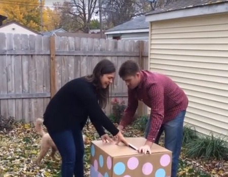 Balloon Shop Accidentally Ruins Expecting Couple's Gender Reveal In the Funniest Way | E! News Balloon Shop Accidentally Ruins Expecting Couple's Gender Reveal In the Funniest Way | E! News